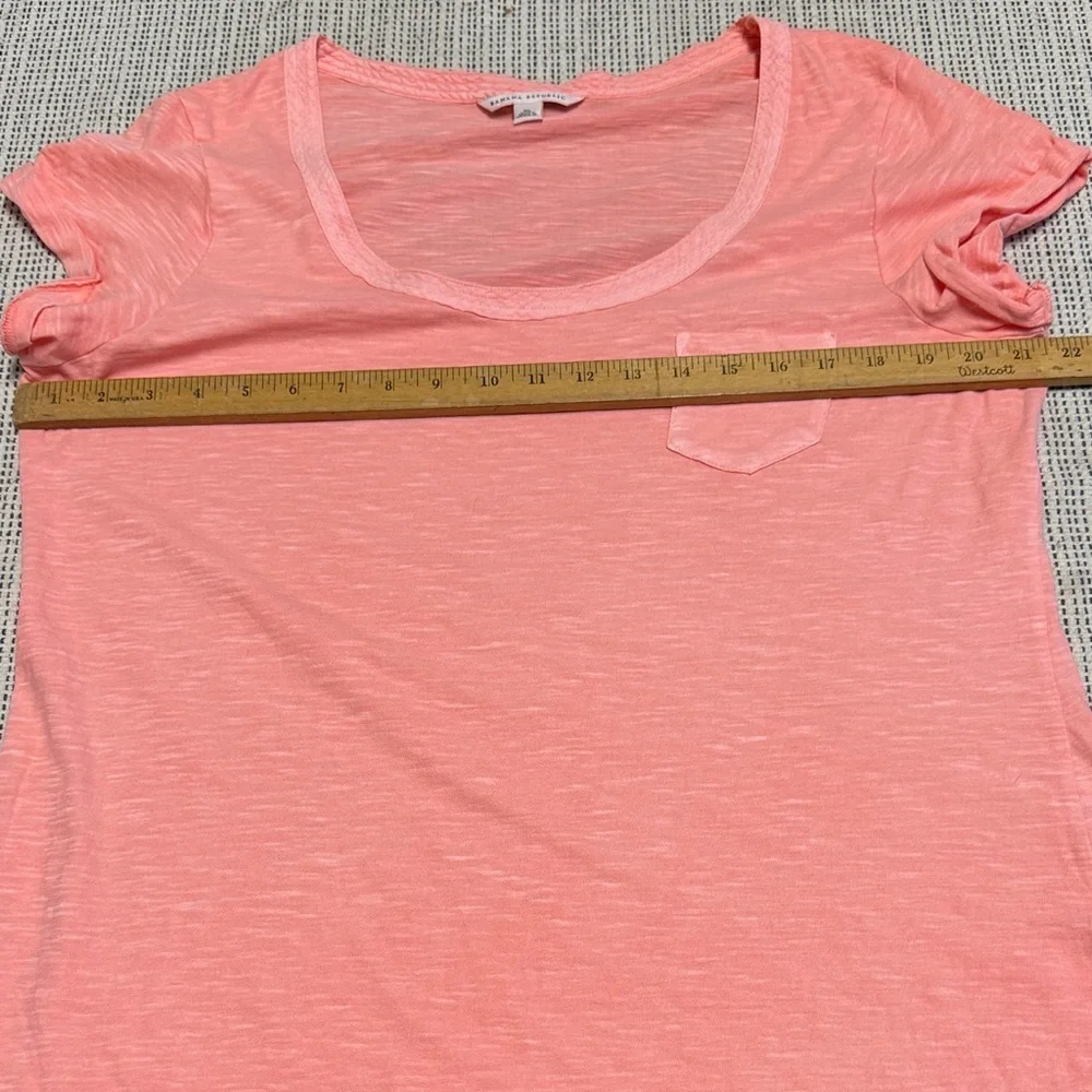 2 Banana Republic Lightweight Cotton Tees - Picture 5 of 7